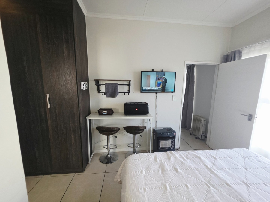 To Let 1 Bedroom Property for Rent in Parklands Western Cape